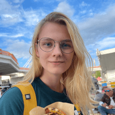 Freelancer Olha P. — Ukraina, Charków. Specjalizacja — Copywriting, Pisanie artykułów