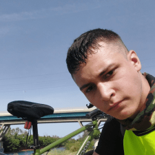Freelancer Pavel M. — Grecja, Salonki. Specjalizacja — Loga, Opracowanie prezentacji