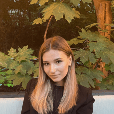 Поліна Селезньова
