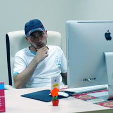 Freelancer Rafo N. — Armenia, Ani Achin. Specjalizacja — Projektowanie wizytówek, Loga