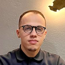 Freelancer Rostislav M. — Ukraina, Kijów. Specjalizacja — Promocja w sieciach społecznościowych (SMM), AI video