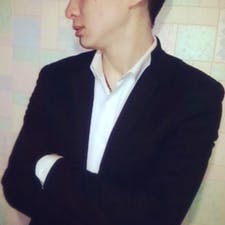 Freelancer Nikolas U. — Singapur. Specjalizacja — Edycja audio i wideo, Pisanie artykułów