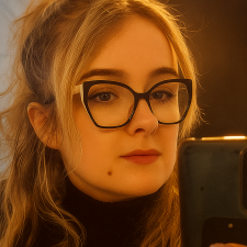 Freelancer Sofiia B. — Italy, Belluno. Core skill — Web Programming, Client Management & CRM