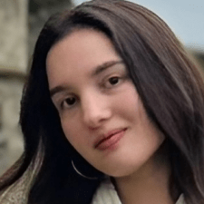 Freelancer Sofiia R. — Ukraine, Cherkassy. Core skill — Interface Design (UI/UX), AI Art