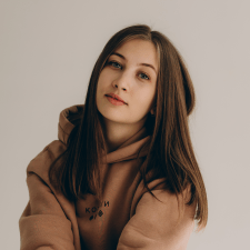 Freelancer Viktoriia O. — Ukraine, Kyiv. Core skill — Interface Design (UI/UX)