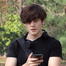 Фрилансер Олександр В. — Україна, Горішні Плавні. Спеціалізація — Фірмовий стиль, Логотипи