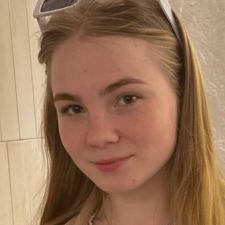 Freelancer Veronika L. — Ukraina, Kosów. Specjalizacja — Praca z klientami, Pisanie artykułów