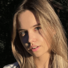 Freelancer Viktoriia O. — Ukraine, Uzhgorod. Core skill — Interface Design (UI/UX), Social Media Page Design
