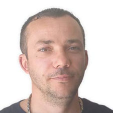 Фрилансер Volodymyr H. — Нидерланды (Голландия). Специализация — Создание сайта под ключ, AI в дизайне