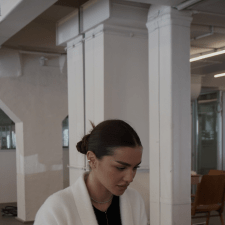Фрилансер Kristin P. — Украина. Специализация — Логотипы, Дизайн визиток