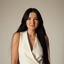 Freelancer Yuliia D. — Ukraine, Kharkiv. Core skill — Social Media Page Design, AI Art