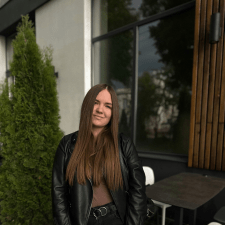 Freelancer Yuliia L. — Ukraine. Core skill — Social Media Page Design, Presentations